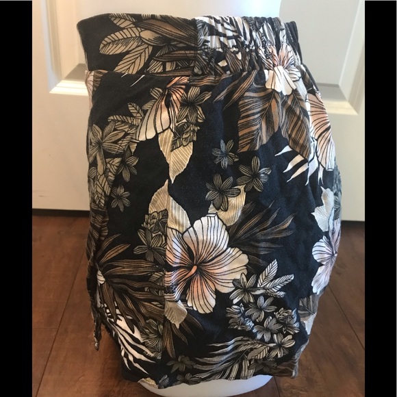 Ardene Floral Elastic Waistband Skort - Picture 3 of 11